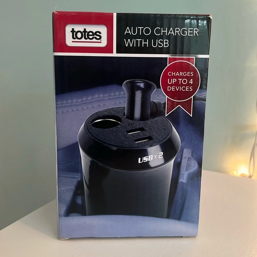 Car Auto Phone Charger with USB TOTES NWT Brand New
